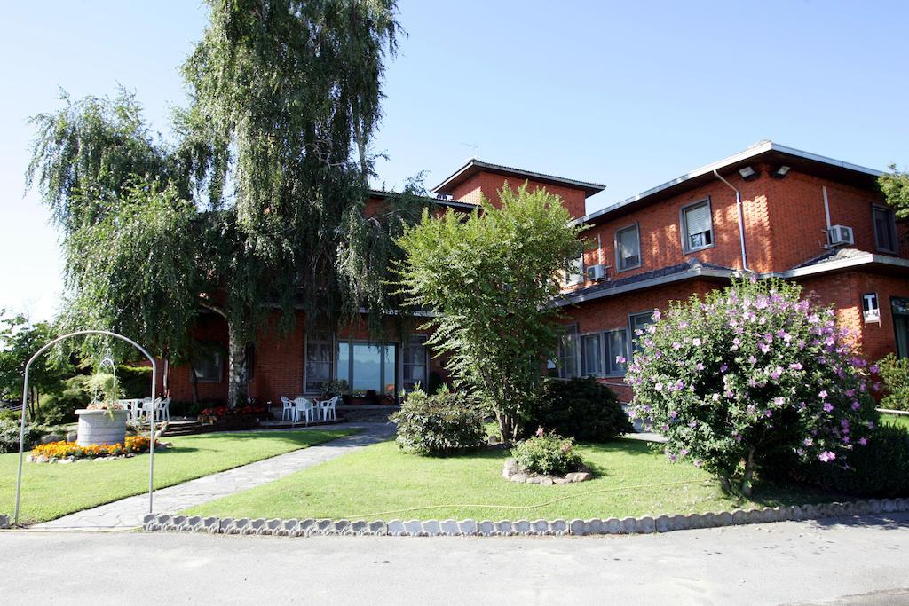 Hotel Ristorante Paladini Carisio Kültér fotó