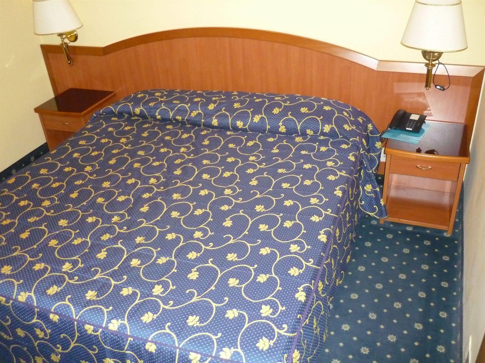 Hotel Ristorante Paladini Carisio Kültér fotó