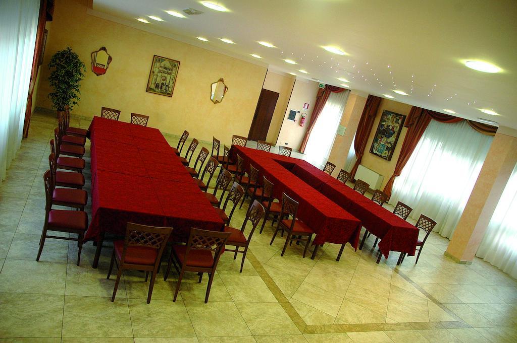 Hotel Ristorante Paladini Carisio Kültér fotó