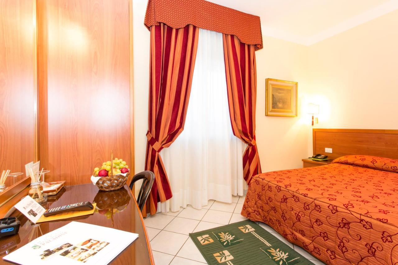 Hotel Ristorante Paladini Carisio Kültér fotó