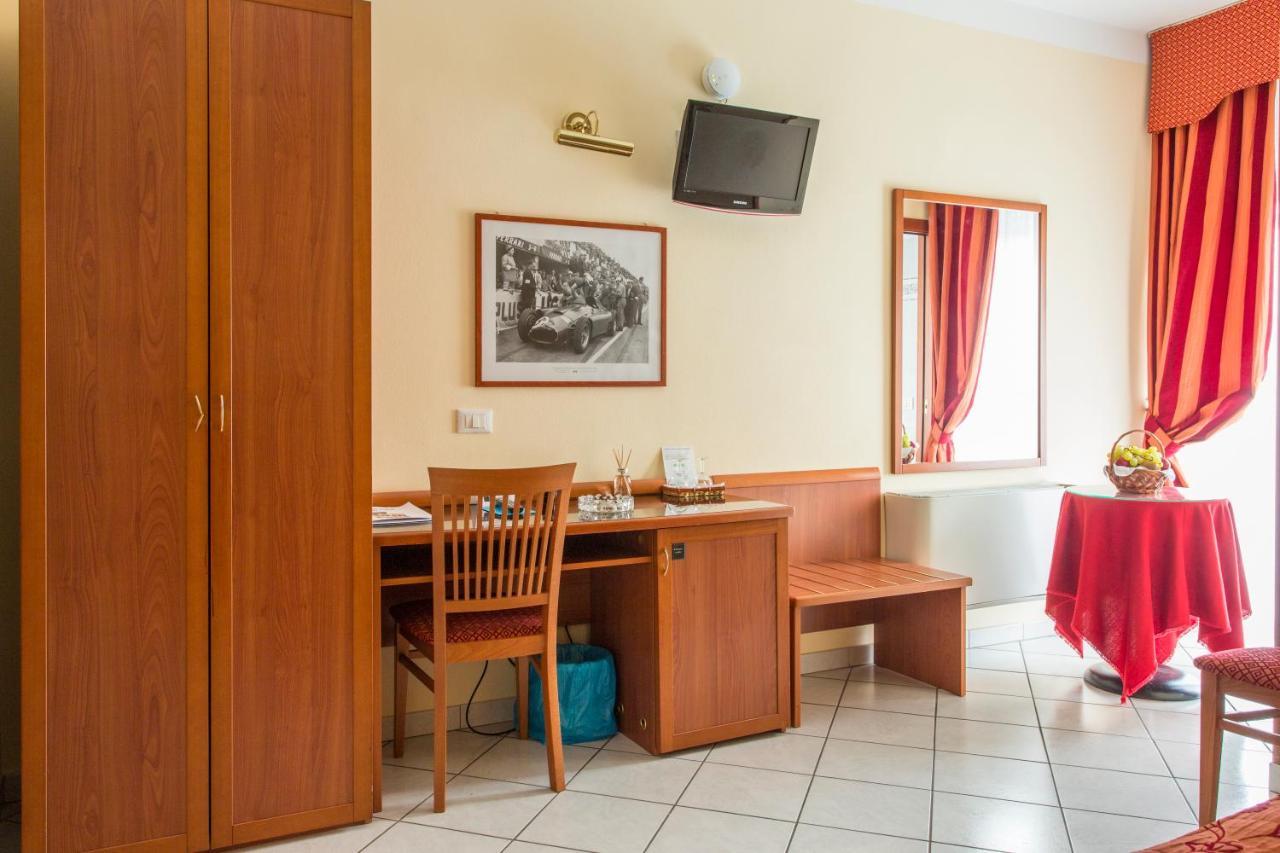 Hotel Ristorante Paladini Carisio Kültér fotó