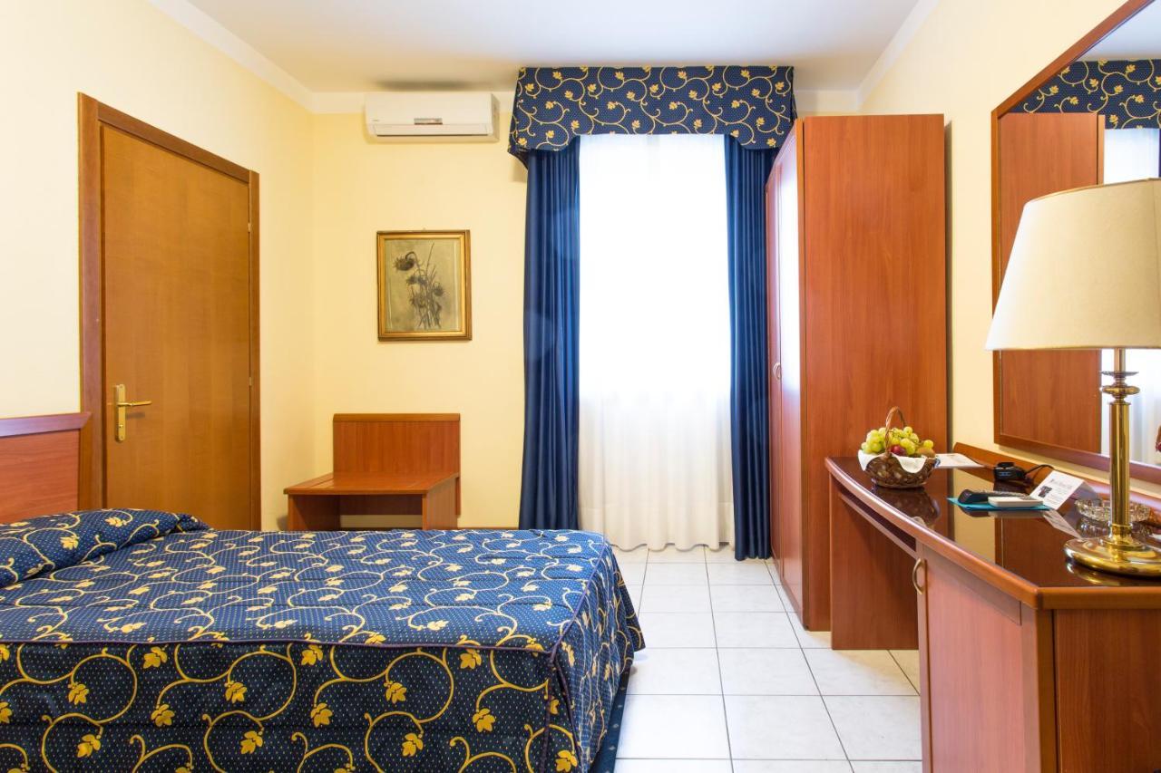 Hotel Ristorante Paladini Carisio Kültér fotó