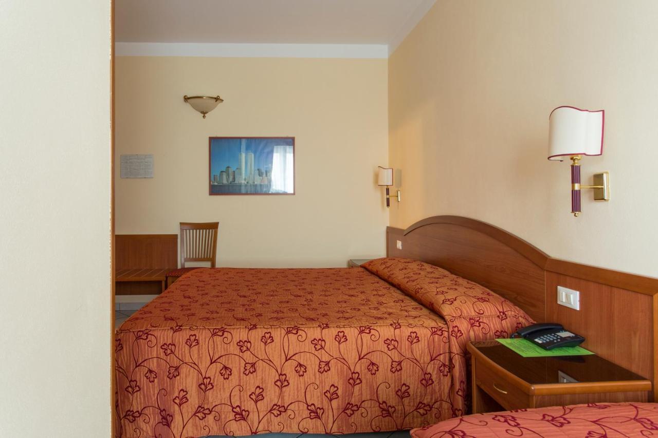 Hotel Ristorante Paladini Carisio Kültér fotó