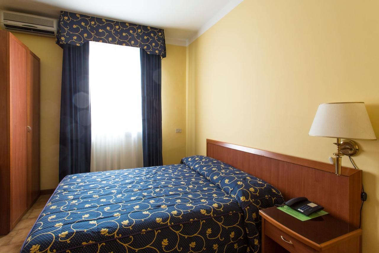 Hotel Ristorante Paladini Carisio Kültér fotó